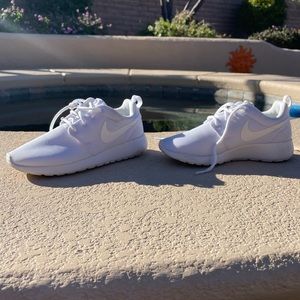 Worn once White Nike Trainer Women’s Size 5